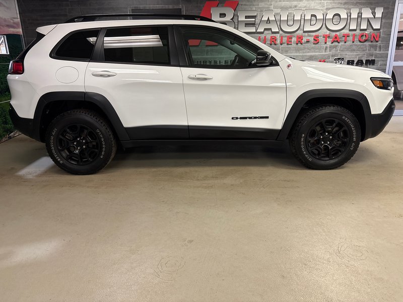 2023 Jeep Cherokee Trailhawk