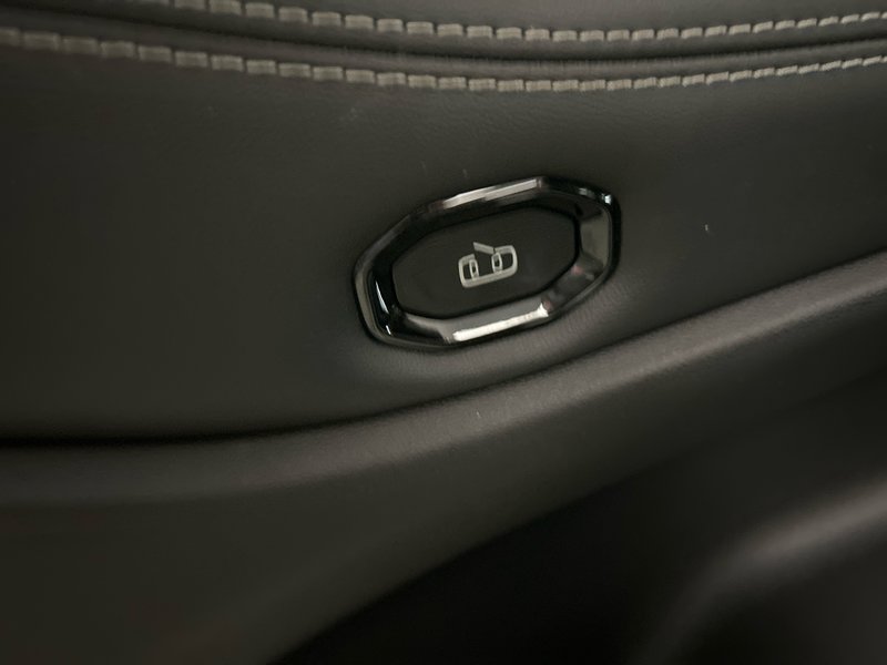 Jeep Cherokee BASE 2026