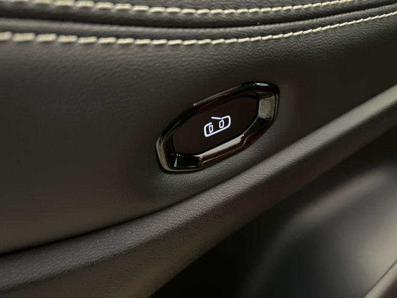 Jeep Cherokee LAREDO 2026