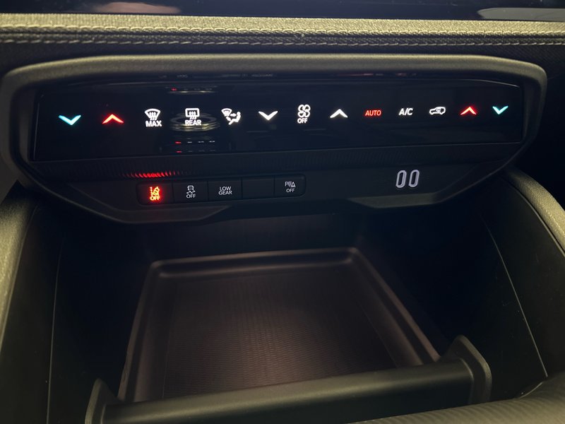 Jeep Cherokee LAREDO 2026