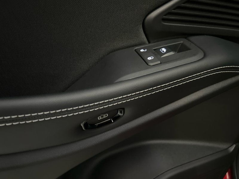 Jeep Cherokee LAREDO 2026