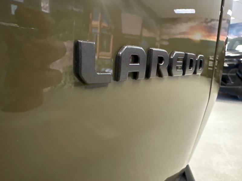 Jeep Cherokee LAREDO 2026