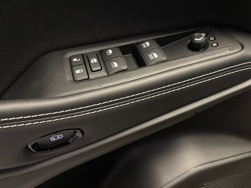 Jeep Cherokee LAREDO 2026
