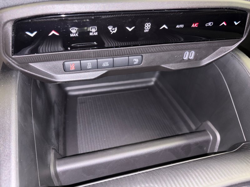 Jeep Cherokee LAREDO 2026