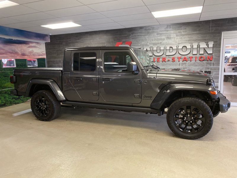 Jeep Gladiator NIGHTHAWK 2025