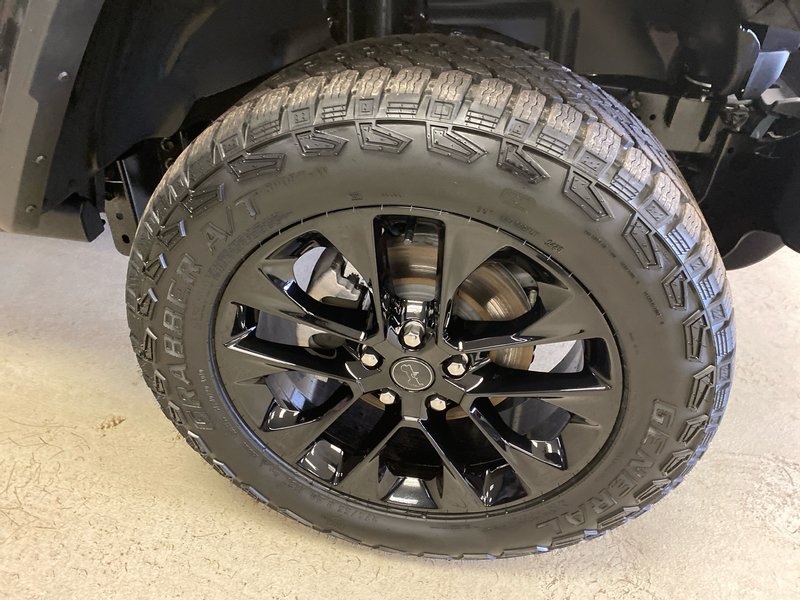 Jeep Gladiator NIGHTHAWK 2025
