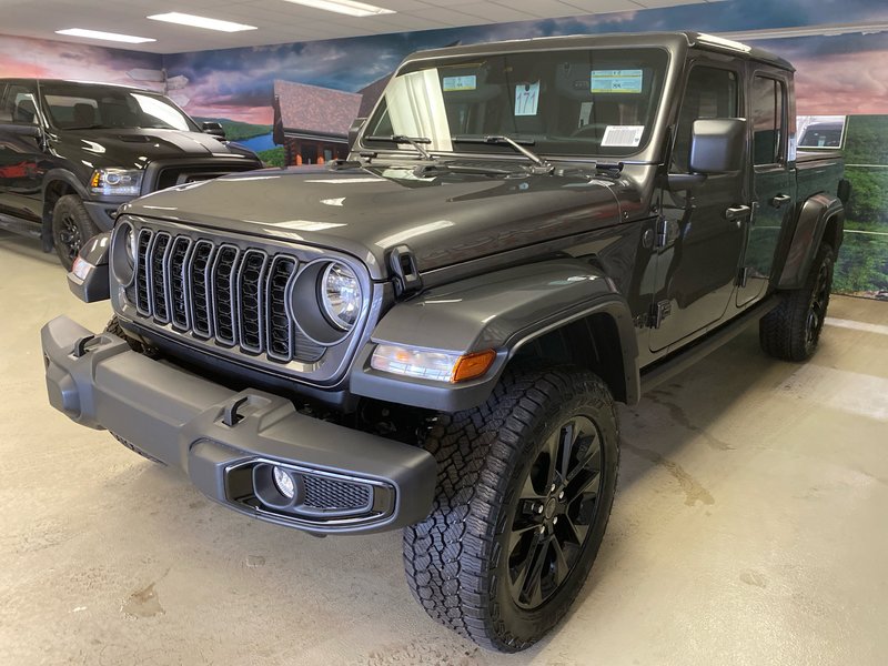 Jeep Gladiator NIGHTHAWK 2025