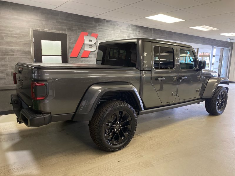 Jeep Gladiator NIGHTHAWK 2025
