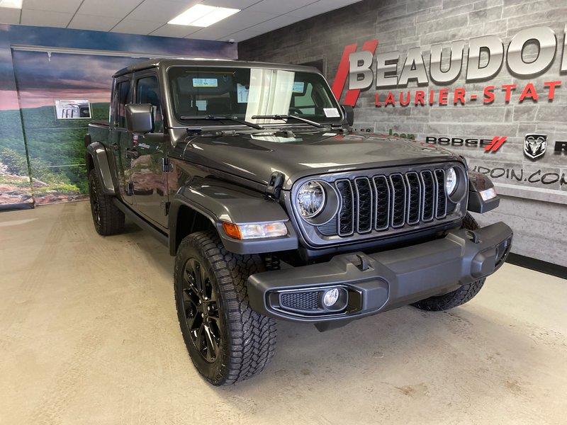 Jeep Gladiator NIGHTHAWK 2025