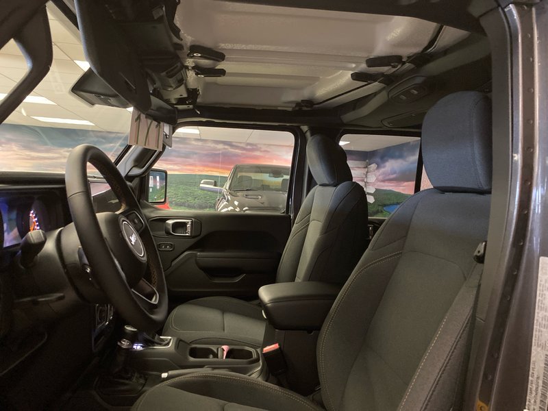 Jeep Gladiator NIGHTHAWK 2025