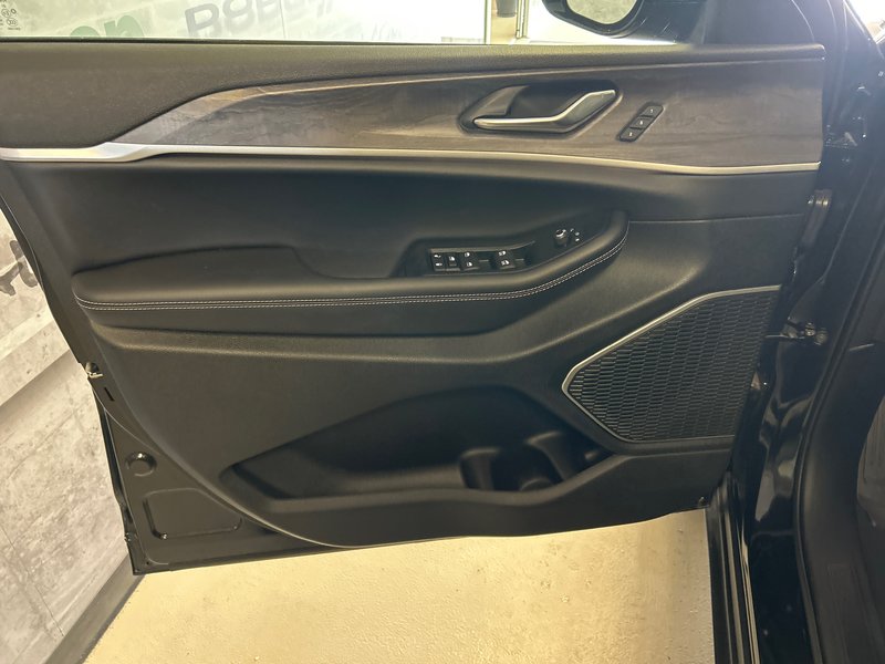 2025 Jeep Grand Cherokee 4xe ALTITUDE