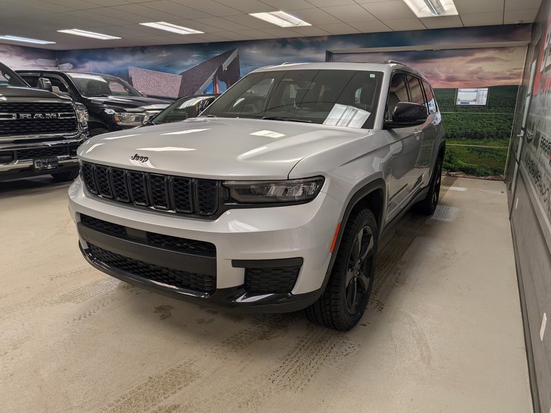 2022 Jeep GRAND CHEROKEE L LAREDO Altitude