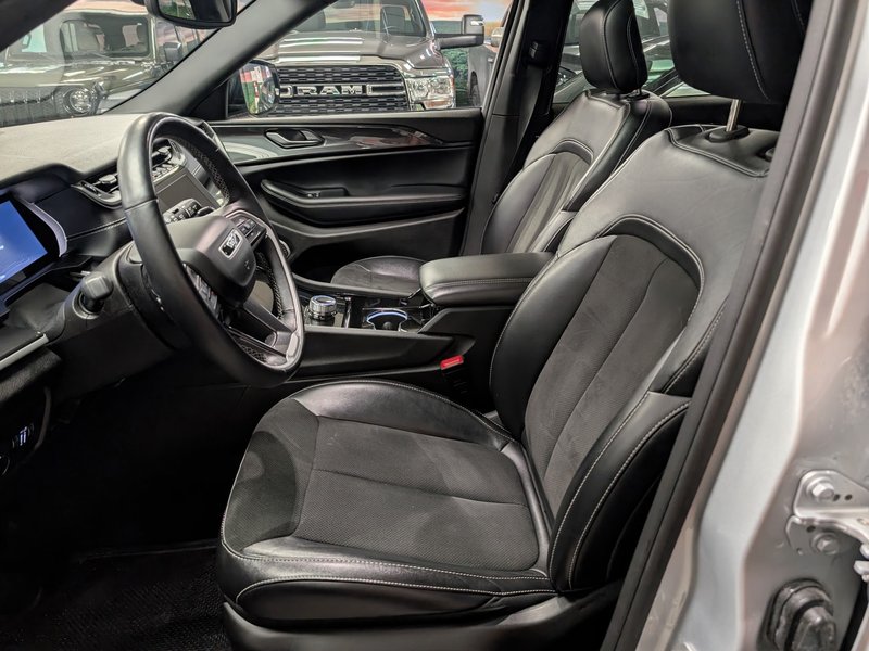 2022 Jeep GRAND CHEROKEE L LAREDO Altitude