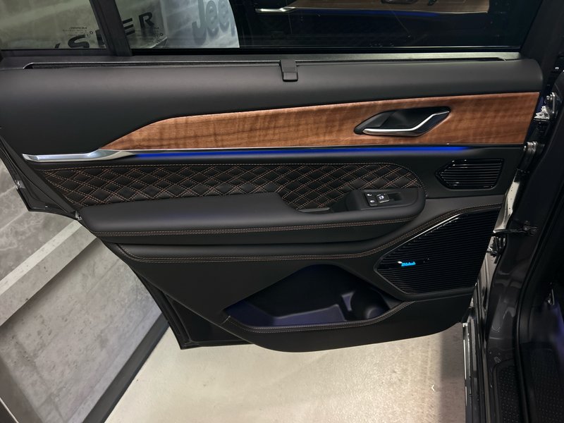 Jeep Grand Cherokee L SUMMIT RESERVE 2025