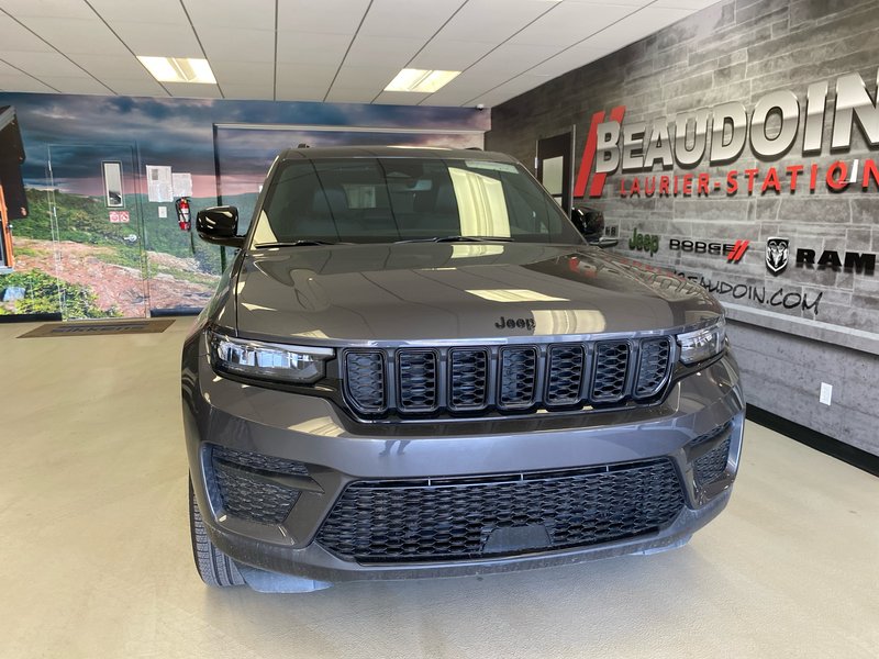 Jeep Grand Cherokee Altitude 2024 ENSEMBLE PRÉPARATION ATTELAGE REMORQUE * SIÈGES ET VOLANT CHAUFFANTS * REGULATEUR VITESSE ADAPTATIF