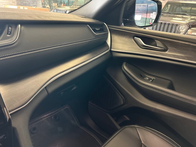 Jeep Grand Cherokee LIMITED 2025
