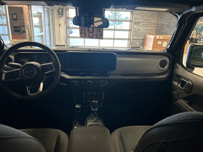 Jeep WRANGLER 4-Door SAHARA 2025