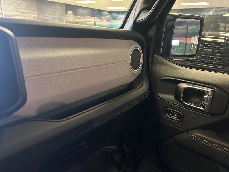Jeep WRANGLER 4-Door SAHARA 2025