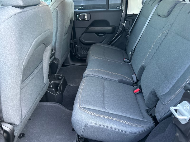 Jeep WRANGLER 4-Door SAHARA 2025
