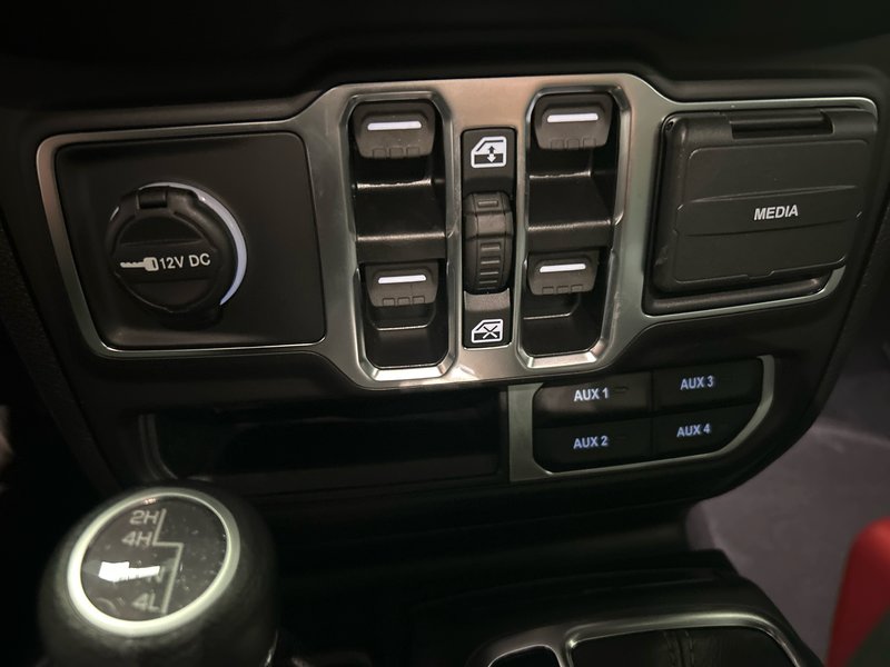 Jeep WRANGLER 4-Door SAHARA 2025