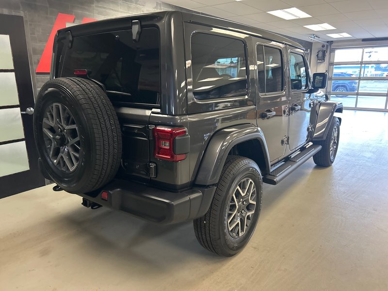 Jeep WRANGLER 4-Door SAHARA 2025