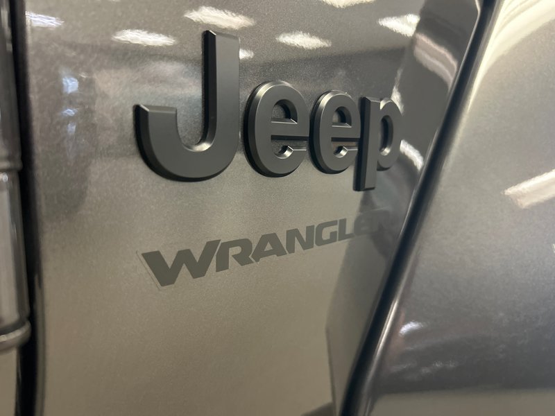 Jeep WRANGLER 4-Door SAHARA 2025