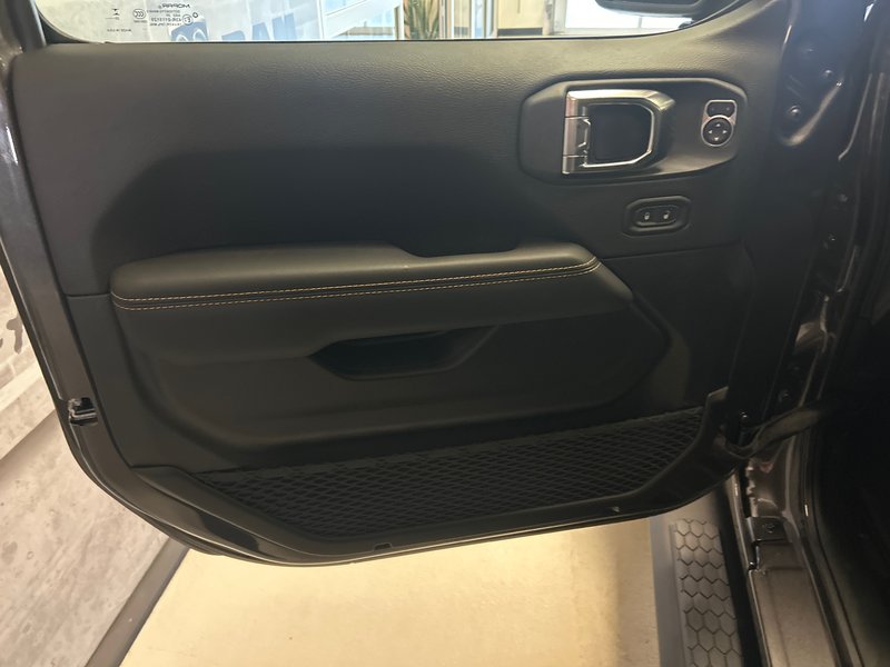 Jeep WRANGLER 4-Door SAHARA 2025