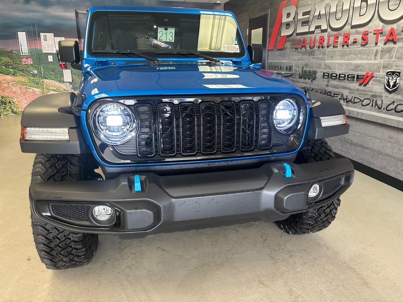 Jeep Wrangler 4xe WILLYS 2024 HYBRIDE RECHARGABLE * ATTELAGE REMORQUE * SIÈGES ET VOLANT CHAUFFANTS * 2 TOITS