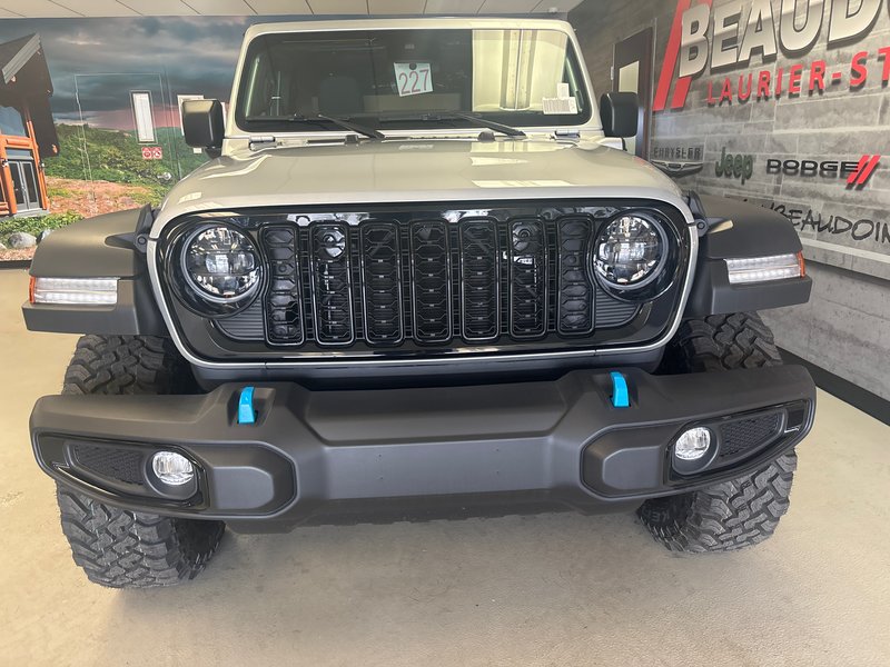 Jeep Wrangler 4xe WILLYS 2024 HYBRIDE * ATTACHE REMORQUE * SIÈGES ET VOLANT CHAUFFANTS *2 TOITS * DIFFERENTIEL ARR AUTOBLOQUANT