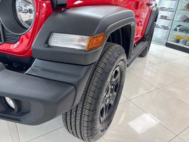 Jeep Wrangler SPORT 2026 CLIMATISATION*APPLE CARPLAY*TOIT RIGIDE FREEDOM TOP* MARCHEPIEDS NOIR* SYSTÈME AUDIO ALPINE