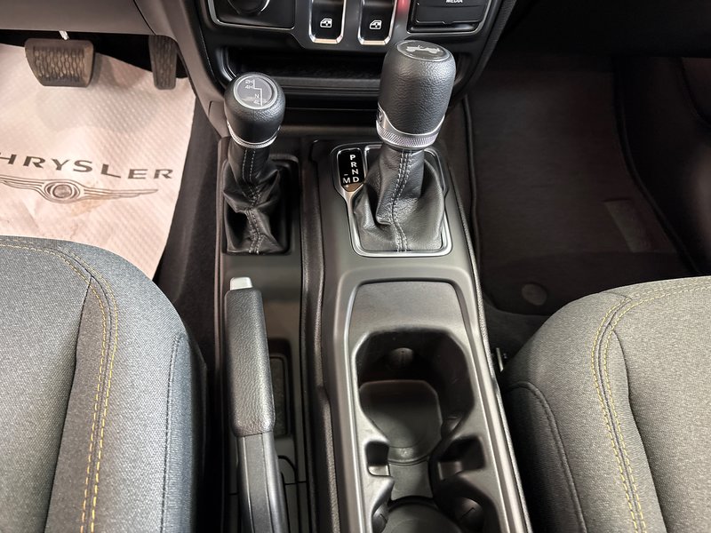 Jeep Wrangler SPORT 2026 CLIMATISATION*APPLE CARPLAY*TOIT RIGIDE FREEDOM TOP* MARCHEPIEDS NOIR* SYSTÈME AUDIO ALPINE