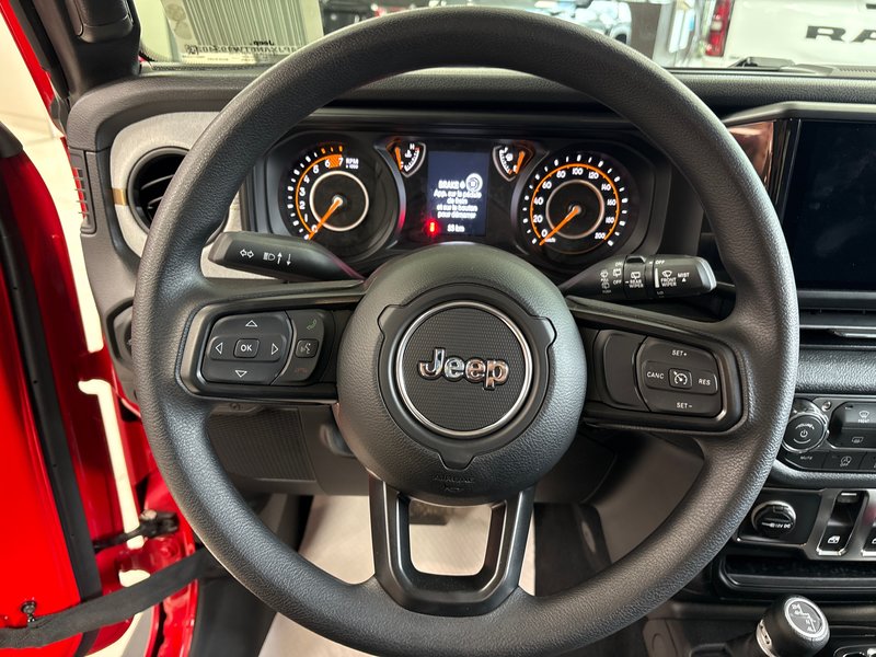 Jeep Wrangler SPORT 2026 CLIMATISATION*APPLE CARPLAY*TOIT RIGIDE FREEDOM TOP* MARCHEPIEDS NOIR* SYSTÈME AUDIO ALPINE