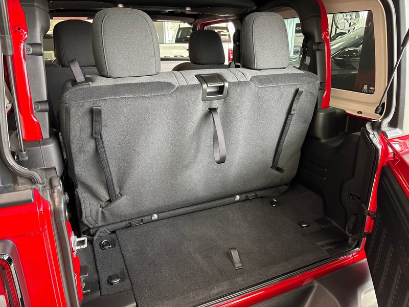 Jeep Wrangler SPORT 2026 CLIMATISATION*APPLE CARPLAY*TOIT RIGIDE FREEDOM TOP* MARCHEPIEDS NOIR* SYSTÈME AUDIO ALPINE