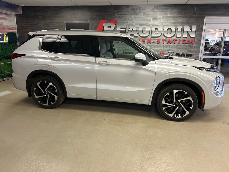 Mitsubishi Outlander  2022