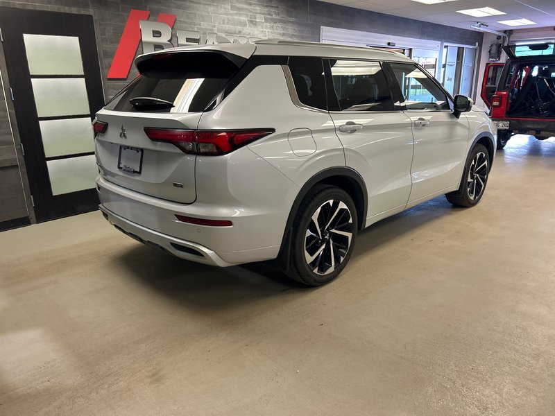 Mitsubishi Outlander  2022