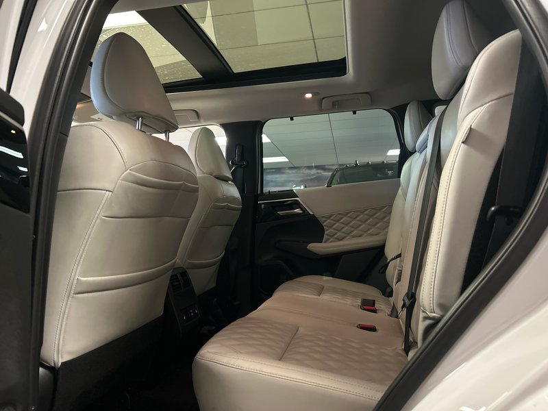 Mitsubishi Outlander  2022