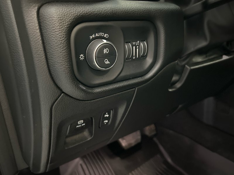 Ram 1500 SPORT 2025 ENSEMBLE REMORQUAGE * CUIR SIÈGES AVANT VENTILÉS * ÉCRAN 14'' AUDIO HARMAN KARDON * CONDUITE ASSISTÉ
