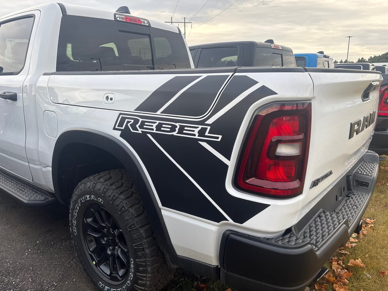 Ram 1500 REBEL 2025 BOITE 5.7' AVEC RAMBOX * ENSEMBLE REMORQUAGE- COMMODITÉS DE CAISSE *