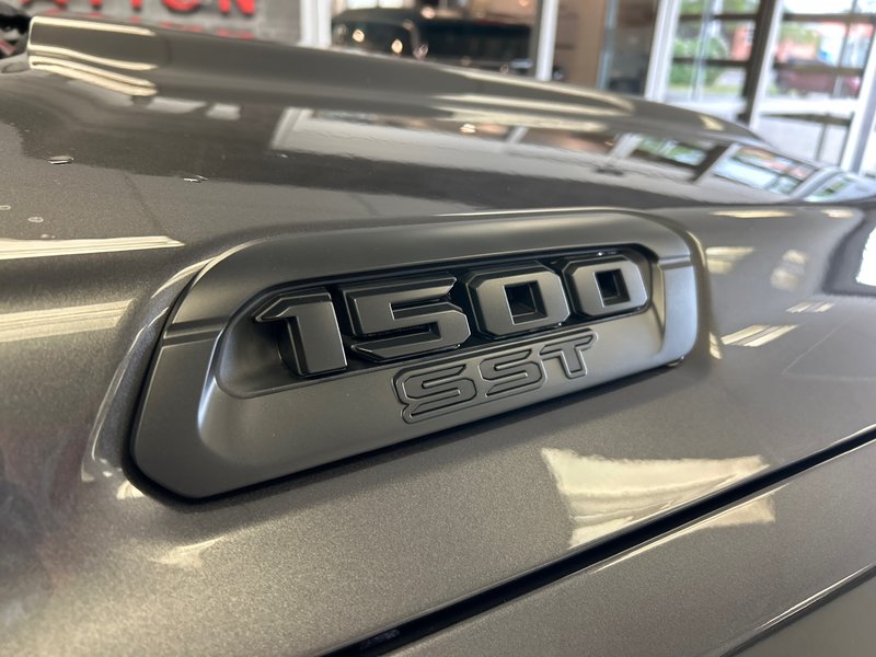 2025 Ram 1500 SPORT