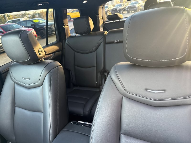 2023 Cadillac XT6 AWD Luxury Seven passenger and beautiful SUV