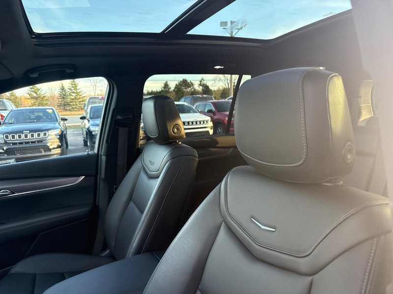 2023 Cadillac XT6 AWD Luxury Seven passenger and beautiful SUV