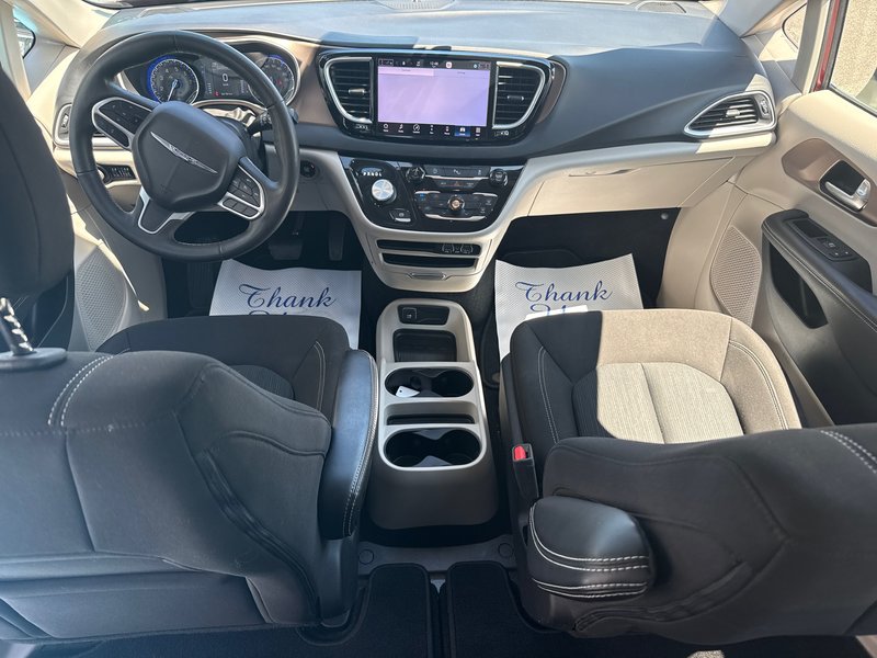 2022 Chrysler Grand Caravan SXT PLUS Loaded navigation, power doors, heated seat, heated wheel, command start,