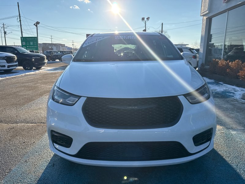 2022 Chrysler Pacifica Hybrid Touring L