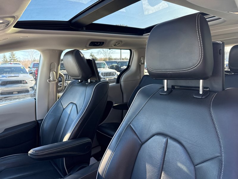 2022 Chrysler Pacifica Hybrid Limited With advanced safety group, entertainment group, sunroof