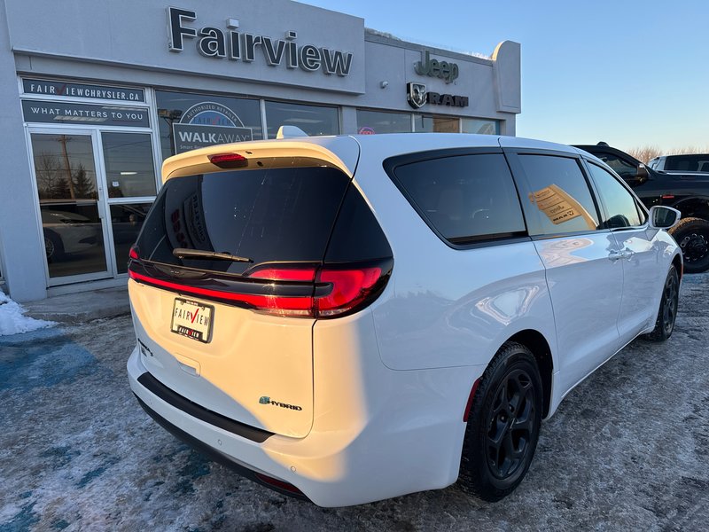 2022 Chrysler Pacifica Hybrid Touring L