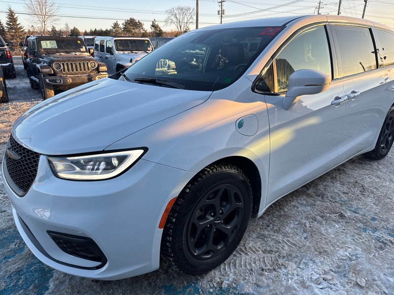 2022 Chrysler Pacifica Hybrid Touring L