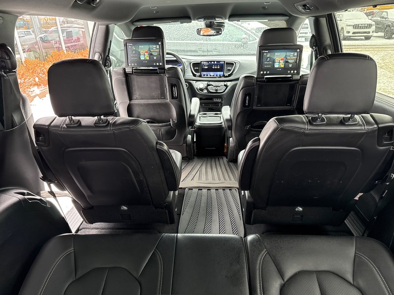 2021 Chrysler Pacifica Touring-L Plus with entertainment group Fully loaded  with entertainment package, leather seats, event, safety group navigation, etc.