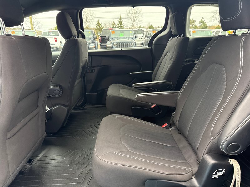 2022 Chrysler Pacifica Touring S AWD
