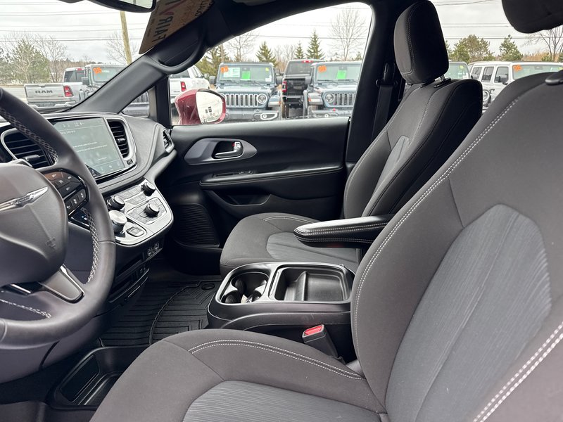 2022 Chrysler Pacifica Touring S AWD