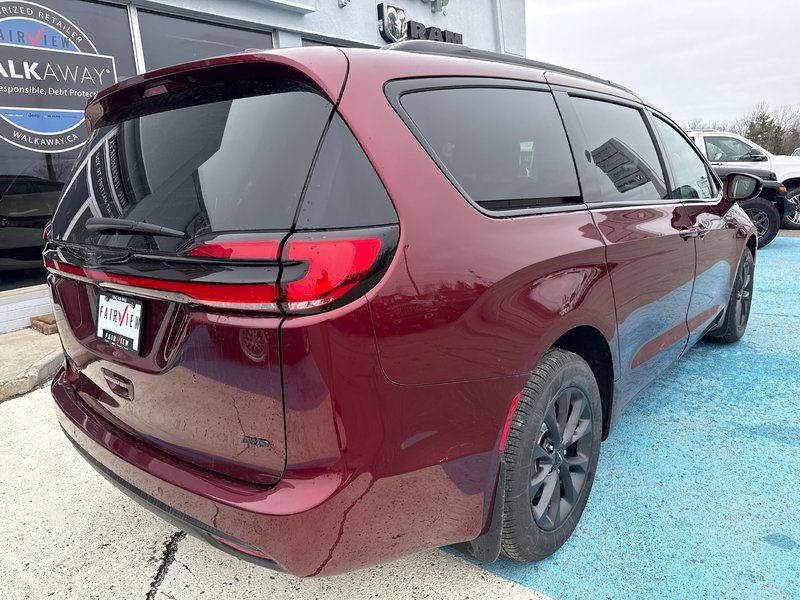 2022 Chrysler Pacifica Touring S AWD